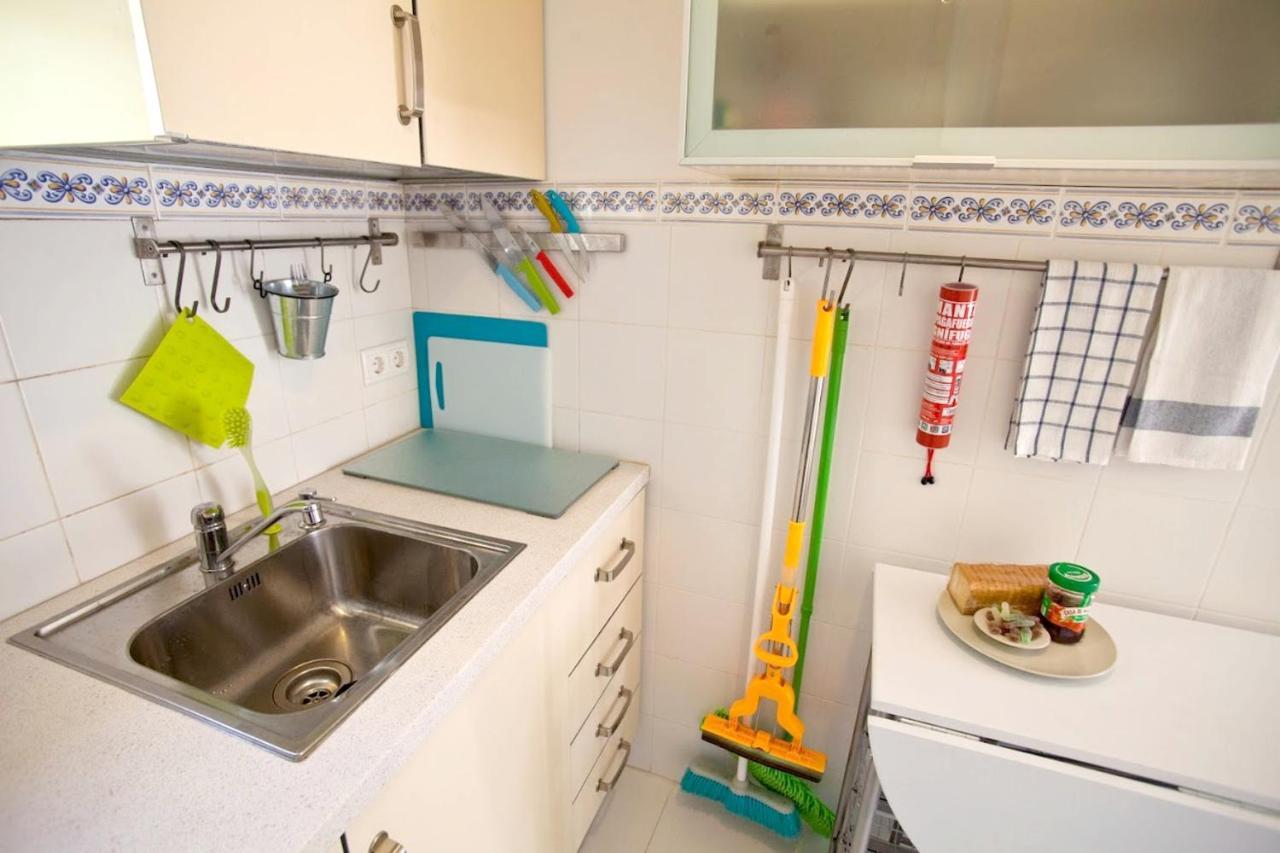 With One Bedroom In With Wonderful City View Balcony And Wifi 12 Km From The Beach Apartment Lissabon